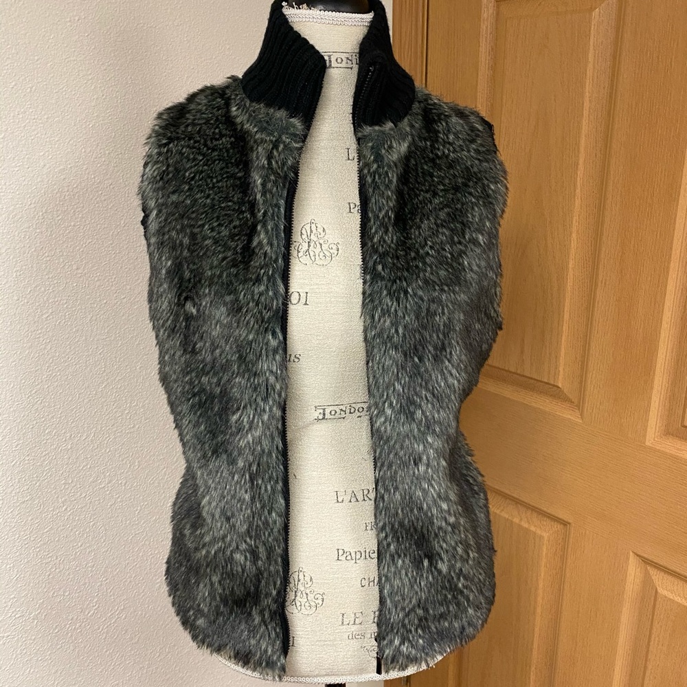 GUC. Faux fur vest